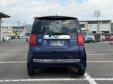 急ブレーキを後続車輌に知らせる、エマージェンシーストップシグナルを装備しています。