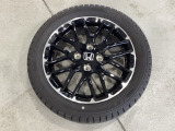当社にてデモ走行時に装着していたワンシーズン使用の中古スタットレスタイヤ+ホイール4本セットを用意致しました。(2025年製、タイヤ+ホイールは現状渡し、保証対象外です)