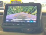 【バックカメラ】駐車時に後方がリアルタイム映像で確認できます。大型商業施設や立体駐車場での駐車時や、夜間のバック時に大活躍!運転スキルに関わらず、今や必須となった装備のひとつです!