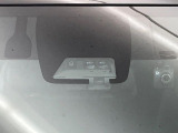 【トヨタセーフティセンス】走行中に前方の車両等を認識し、衝突しそうな時は警報とブレーキで衝突回避と被害軽減をアシスト。より安全にドライブをお楽しみいただけます。