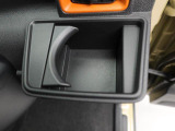 カップホルダーは運転席や助手席からちょうど手の届く位置です!!