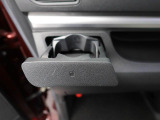 カップホルダーは運転席や助手席からちょうど手の届く位置です!!