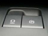 電動パーキングブレーキを搭載。スイッチ操作でパーキングブレーキを作動・解除することができるので操作の力が不要です。