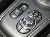 ジョグダイヤルでナビ操作が可能です!サイドブレーキは、電動式です!