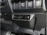 ETCとしての機能はそのままに、渋滞情報等を知らせる機能もついたETC2.0!ビルトインカバーで収めてありますので、見た目もスッキリ!!