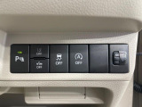 【車線逸脱抑制機能】高速道路走行時、車線からはみ出しそうな時にステアリングを制御し車線内を走行する様にアシスト。より安全な運転をサポートしてくれます!
