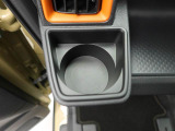 カップホルダーは運転席や助手席からちょうど手の届く位置です!!