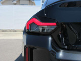 弊社整備工場にて、360&deg;納車前点検を実施。エンジン、トランスミッション、サスペンションはもちろんのこと、マフラーやエアコンなどの電気系統やコンピュータ・システムなどを詳細に点検します。