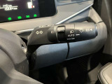 車外の明るさに応じでライトを点灯、消灯してくれるオートライト機能です☆お天気の良い昼間のトンネル走行などオートにしてると便利で安心です☆エンジン停止時にライトの消し忘れも無くなります☆