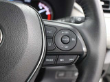 レーダークルーズコントロール作動時に車線維持に必要な運転操作の支援を行う「レーントレーシングアシスト(LTA)」を搭載しています。