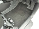 フロアマットも綺麗にクリーニングされています。