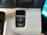 電子制御パーキングブレーキは信号待ちでも便利。いつもより運転がラクになるはずです。