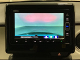 ギヤをR(バック)に入れるとナビの画面に後ろの映像が映るリアカメラ付です。後退時、コンディションが悪い視界でもカラーバックモニターがドライバーをサポートします。