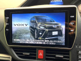 【10.5インチナビ】高級感とインパクトのある大画面ナビを装備。各種オーディオ操作はもちろん、スマホ連携もできる利便性の高いナビです♪