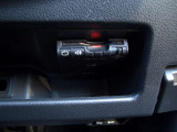 ETCは運転席の下側に装備されています