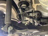お車を安心してお乗りいただく為には、足回りの定期点検が欠かせません。サービスサポート(有償保証)では無料点検もご提供しており、安心のカーライフをお過ごしいただけるサポート体制が整っています。