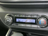 オートエアコンで快適な室内です。