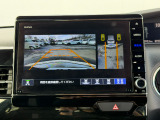 駐車時の安全確認をサポートするバックカメラも使用できます。インターナビで様々な情報を得ることもできます。