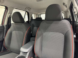 高いホールド性で運転姿勢が安定します。長距離ドライブでも疲れにくいのが魅力です。