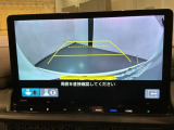 リバースギアに入れるだけで後方の表示へ切り替わります。夜間や雨の日の駐車も楽になりますよ。
