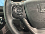 ステアリングにオーディオ操作スイッチが付いています。オーディオ画面に直接タッチしなくても操作が出来ますので、運転に集中できます。