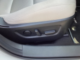 シートメモリー機能を備える10WAYパワーシートを装備!体格や好みに応じたポジションをスムーズに調整できます。