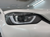 LEDヘッドライトは、点灯の瞬間から最大光量を発揮し、突然暗くなるトンネルなどでの安定感を高めます。