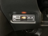 ハンドルの左下にETCがついています。高速道路の料金所の通過も楽々です。 カードの取り出しもしやすい場所についています。