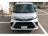 正面からの写真です。力強い意匠のバンパーです。格好良さも併せ持つお車です。