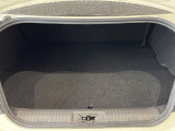 積み下ろしのしやすいデッキにはたっぷりと荷物を積み込んでいただけます。遊びから仕事まで、様々なシーンで頼れます♪