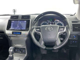 運転席まわりです。 各操作スイッチは使いやすい位置に配置されてます。