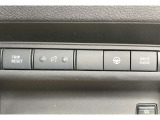 トリップリセット、メーター照明調整、セーフティシールドスイッチ、「ドライモード」スポーツ・エコ・スタンダード3種類。