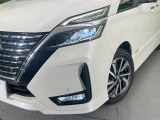 【LEDヘッドライト】悪天候や夜間走行時も良好な視界を確保し安心して運転できる高輝度LEDヘッドライトを装備!点灯速度が早く、消費電力も抑えられています。