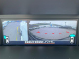 【フロント&サイドカメラ】ドライバーから見にくい死角部分を映像で確認できる前方と左側面にカメラを装着。見通しがきかない場所や住宅密集地などを運転することが多い人におすすめの安心装備です。
