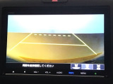 【バックカメラ】運転が苦手な方も車庫入れラクラクです!ギアをリバースに入れれば自動的に切り換わりますので、面倒な操作は不要です♪狭い駐車場もお車を傷つけず安心ですね!
