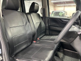 運転席まわりには十分なスペースがあり、大柄な方でもゆったり運転していただける環境です。