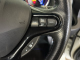 【クルーズコントロール】アクセルペダルを踏まずに一定の車速で走行できますので、高速道路など加減速の少ない道で便利です。