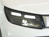 【LEDヘッドライト+デイタイムランニングランプ】主流のLEDヘッドライトに、日中でも他者からの視認性を良くするデイタイムランニングランプ装備!スタイリッシュでかっこよく仕上がっています。