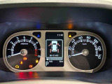 様々な車両情報を表示できるTFTマルチインフォメーションディスプレイを中央に配した視認性の高い大型2眼メーターです