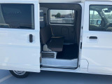 愛車を大切に乗って頂くために、ボディコーディングの施工をお勧めしております。輝くクルマになり日頃の手入れも簡単です。メンテナンスキット・施工証明書付きます。