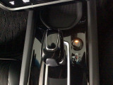 オートマチックシフトレバーは、手になじみ操作しやすい形状で安全運転にもつながります♪