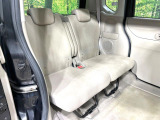 後部座席も気になるようなキズ・汚れやへたり等、大きなダメージはなく、良好な状態です。