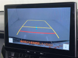 バックモニター付なので後退時に後方が見えるので安心。 車は構造上、死角がたくさんなので万が一を考えると必須ですね。 あくまで補助の為の装備、バックは目視で確認する事が重要ですよ。
