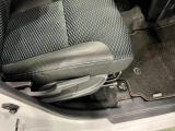 痛みの出やすい運転席シートの角、フロアマット、座面、ともに良好です