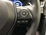 レーダークルーズコントロール(全車速追従機能付)付きです。車速に応じて追従支援してくれるので、ロングドライブも快適です。
