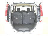 荷物が積めない・・・そんな心配は不要です!十分なスペースを確保してあります。シートを倒せばさらに大きな荷物も積めますよ♪