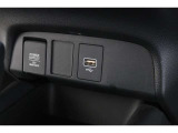 スマートフォンなどの音楽再生が可能なUSB接続ジャック装備車両です♪♪♪