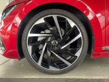 24535R20インチのモビリティータイヤにR-LineAdvance専用アルミホイールを装着。