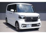 現行N-BOXカスタムは、月々550円でホンダトータルケアプレミアムにご加入されると、スマホからエンジンをかけることができたり、鍵の施錠も確認できます!大変便利です♪