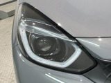 LEDヘッドライトは、点灯の瞬間から最大光量を発揮し、突然暗くなるトンネルなどでの安定感を高めます。
